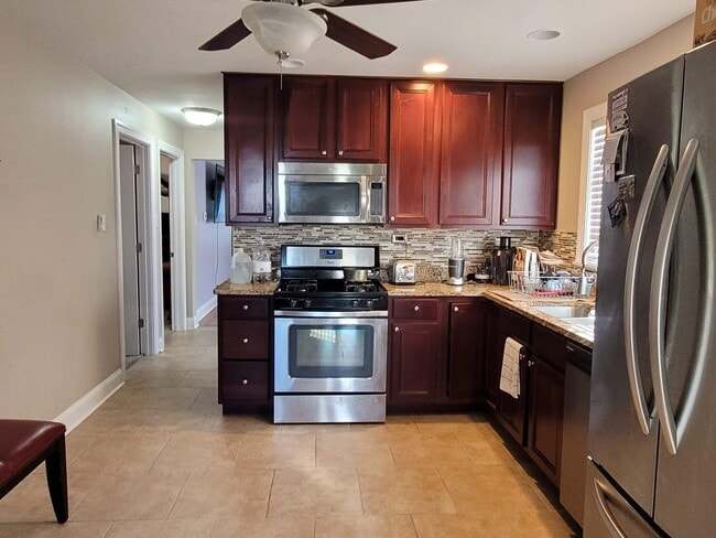 Building Photo - 8726 S Francisco Ave