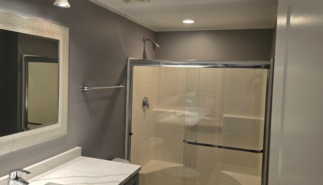 Building Photo - 635 Perrie Dr