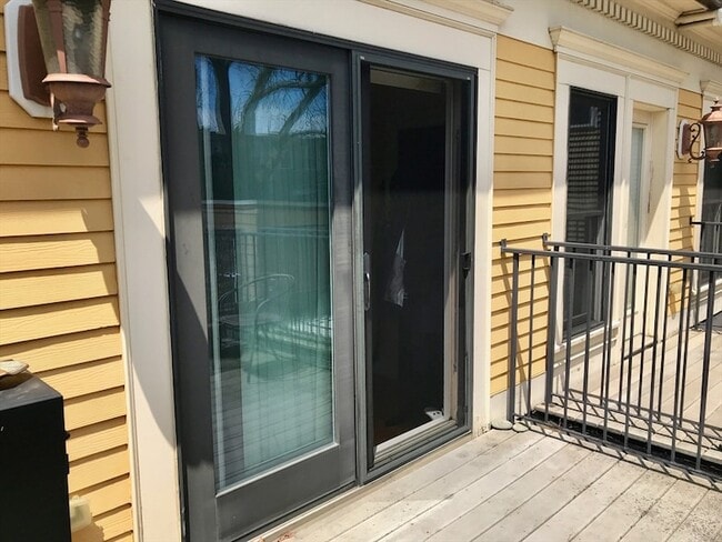 Building Photo - 360-362 Dorchester Street Unit 3