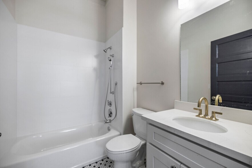 Building Photo - 223 E Thomas St