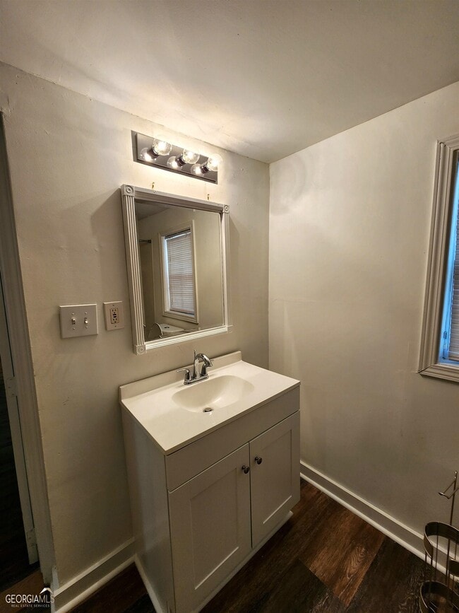 Building Photo - 2577 Eastwood Dr