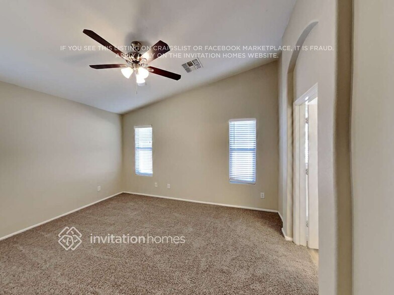 Building Photo - 7820 S 48th Dr