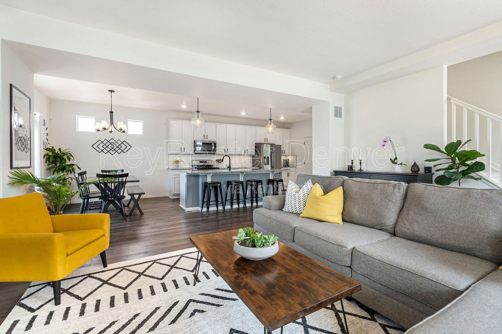 Building Photo - 10145 Zeno St