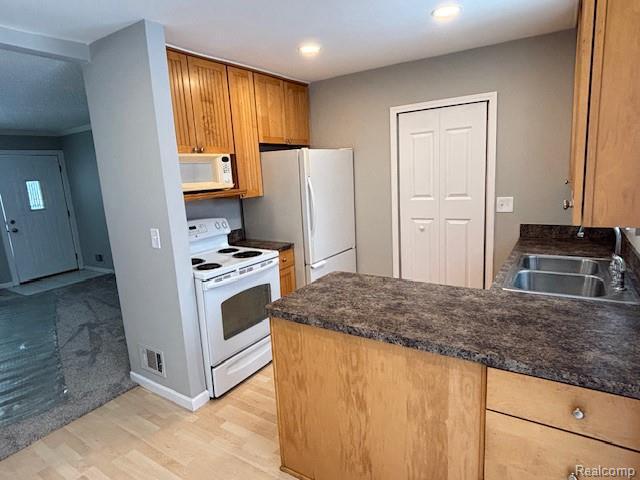 Building Photo - 416 E Bernhard Ave