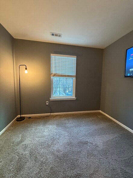 Building Photo - 701 Mews Dr