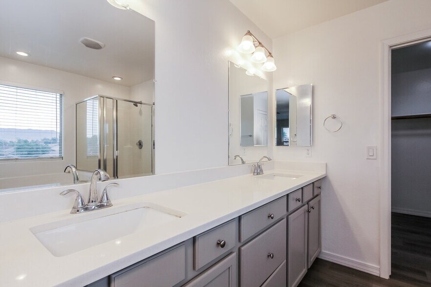 Building Photo - 2741 W Bowker St