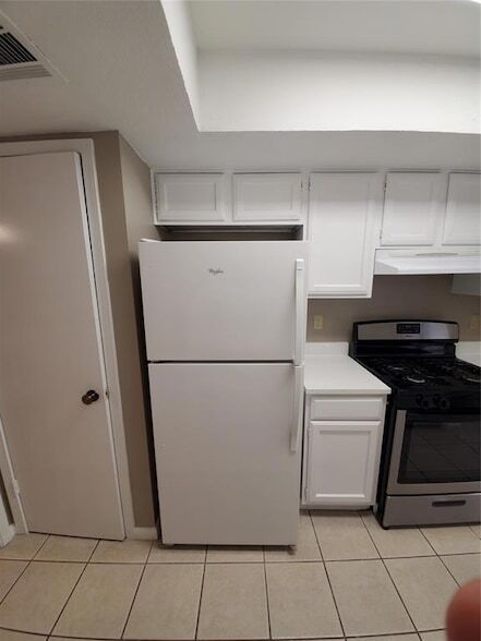 Building Photo - 9008 Sanger Dr