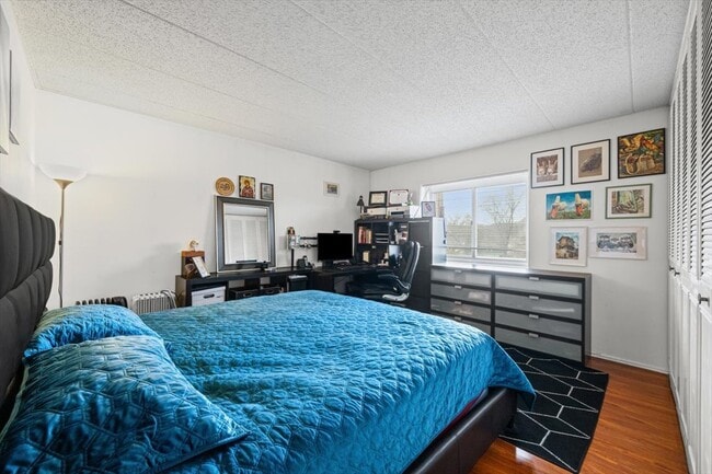 Building Photo - 3223 W Parkway Dr