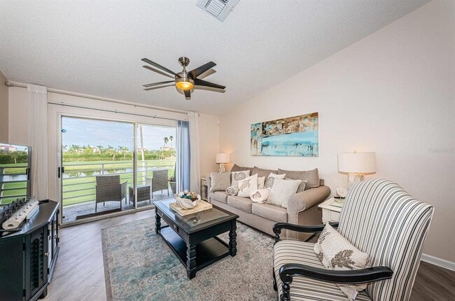 Building Photo - 6141 Bahia Del Mar Blvd S