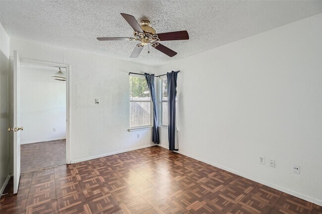 Building Photo - 7214 Salt Springs Dr