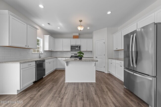 Building Photo - 828 Knoll Cir