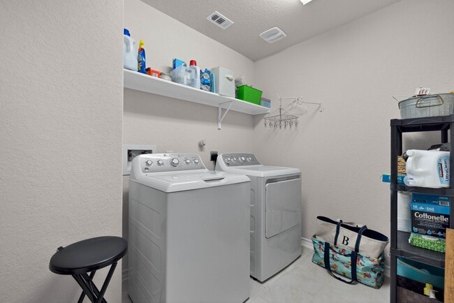 Building Photo - Beautiful 4 Bedroom/2.5 Bathroom Two Story Newly Built in the West Side of San Antonio