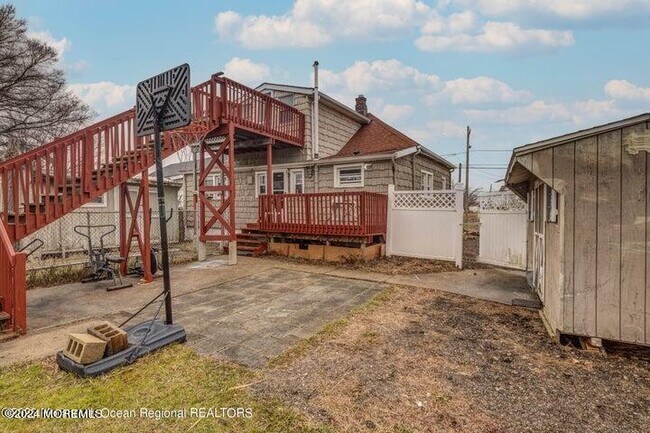 Building Photo - 177 Creek Rd