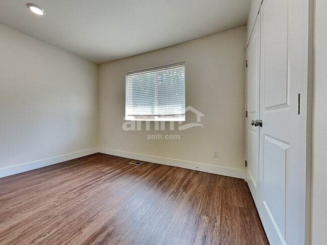 Building Photo - 1427 92nd Way SE
