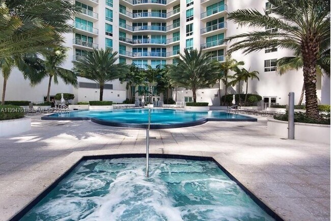 Building Photo - 300 S Biscayne Blvd