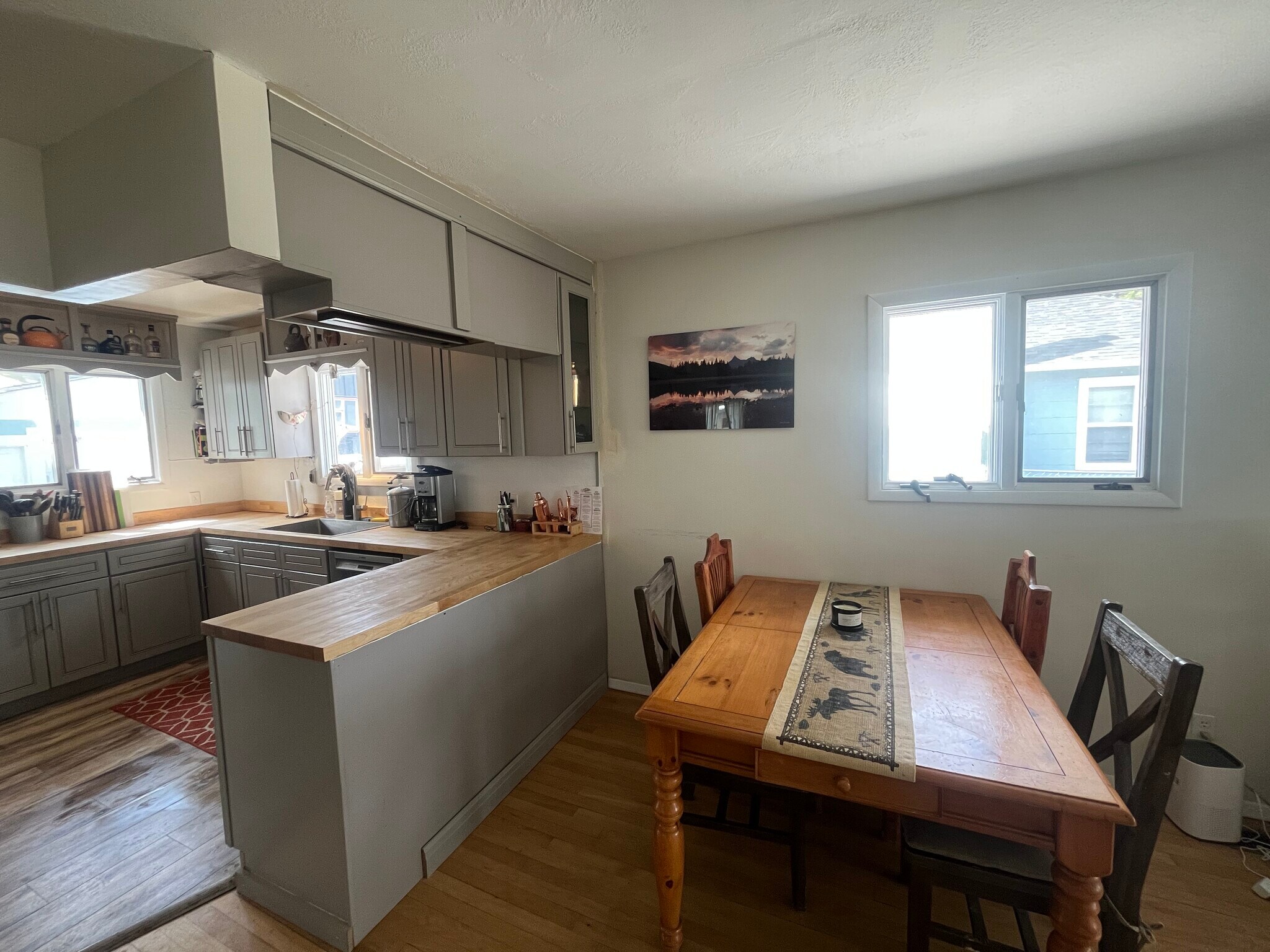 shared kitche/dining room table - 506 S 8th St