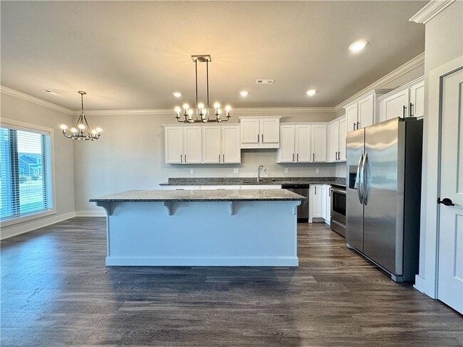 Building Photo - 832 NE Hts Ln