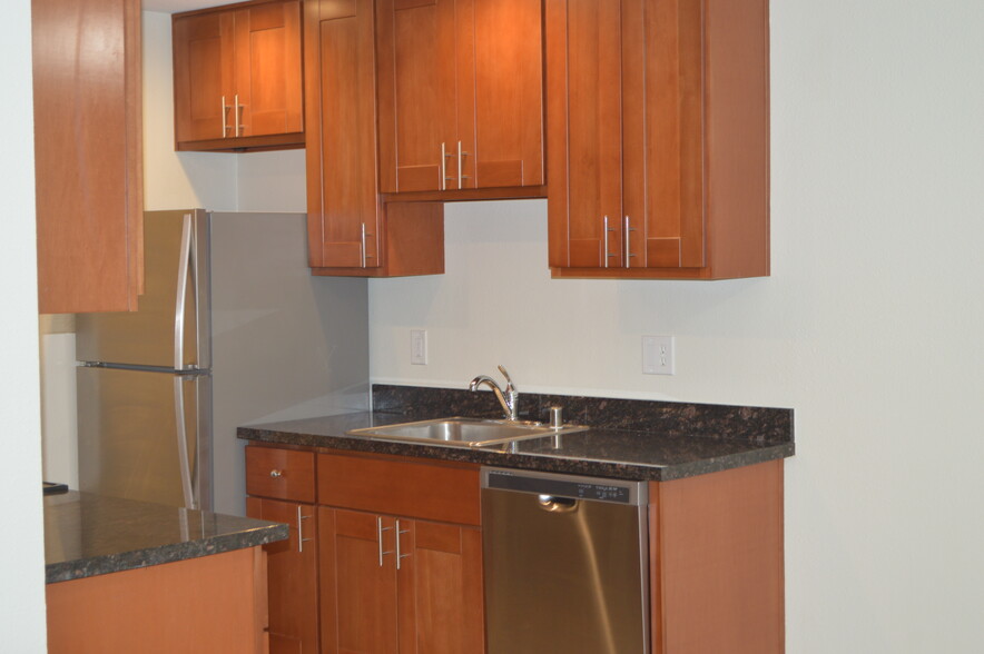 stainless steel appliances - Tanglewood Apartments