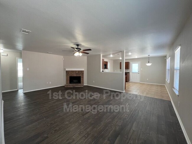 Building Photo - 2421 Clairborne Dr