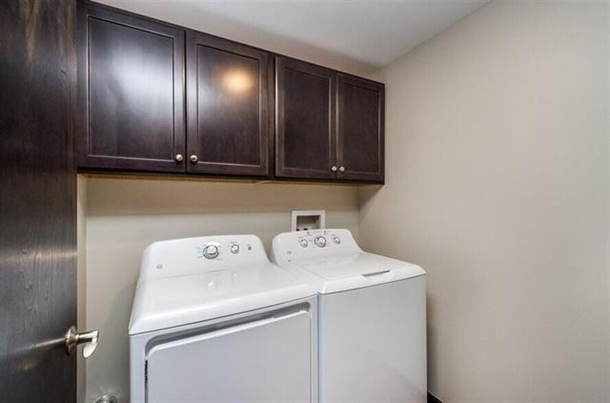 Building Photo - 2863 Spring Rose Circle