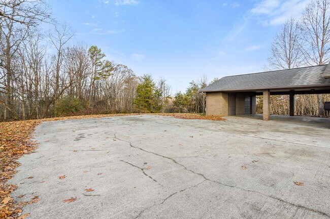 Building Photo - 274 Elkins Rd