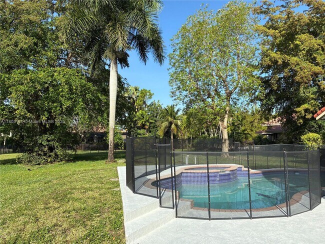 Building Photo - 384 Coconut Cir