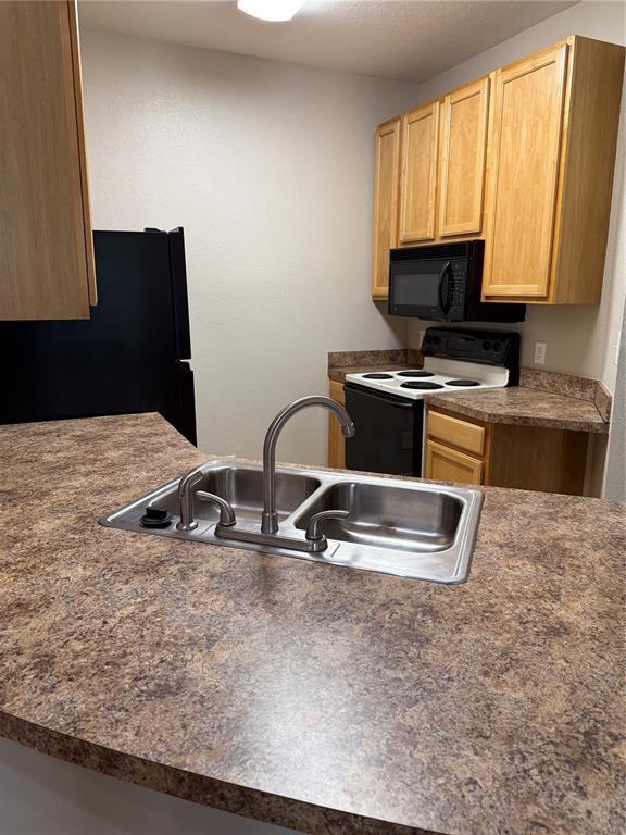 Building Photo - 10017 Courtney Palms Blvd