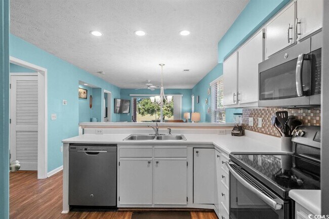 Building Photo - 637 Waterway Village Blvd