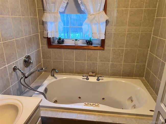 Building Photo - 13 Herlings Rd