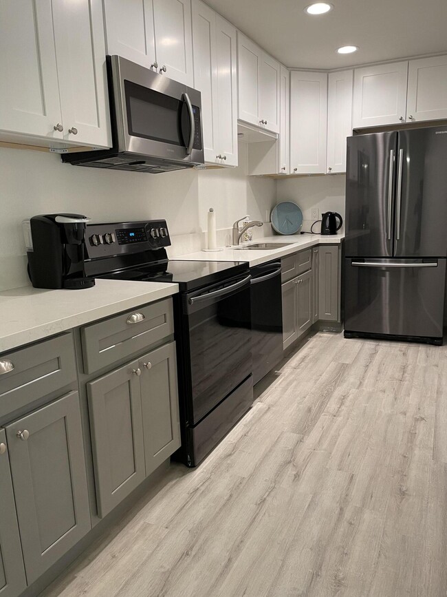 Building Photo - 510 N Villa Ct