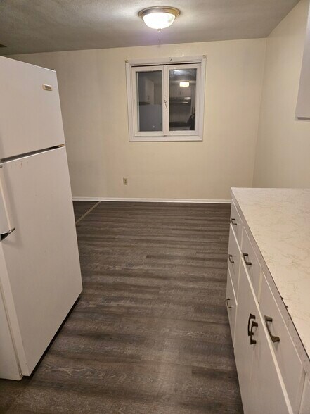 Building Photo - 513 N Oak Ave