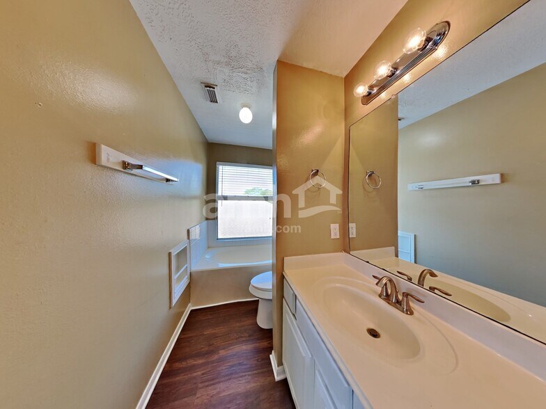 Building Photo - 9419 Stoneridge Canyon Ln