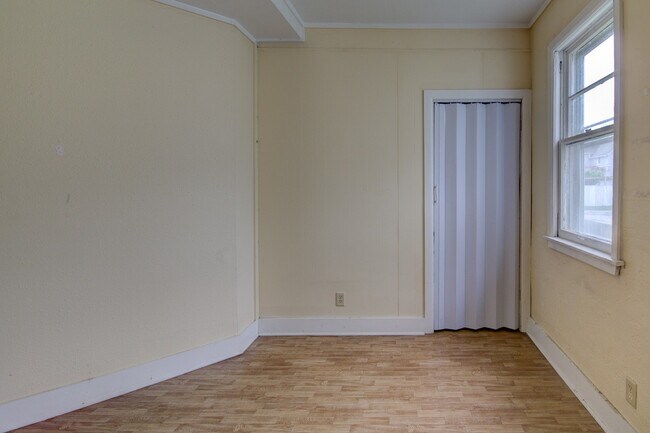 Building Photo - 2530 7th Ave