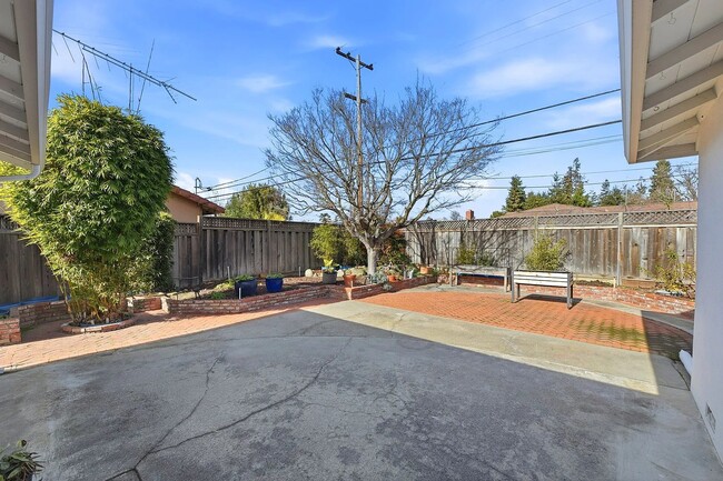 Building Photo - 4859 Borina Dr