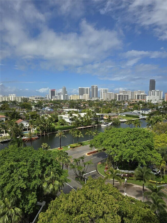 Building Photo - 3610 Yacht Club Dr