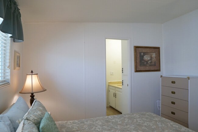 Building Photo - 38381 Poppet Canyon Dr