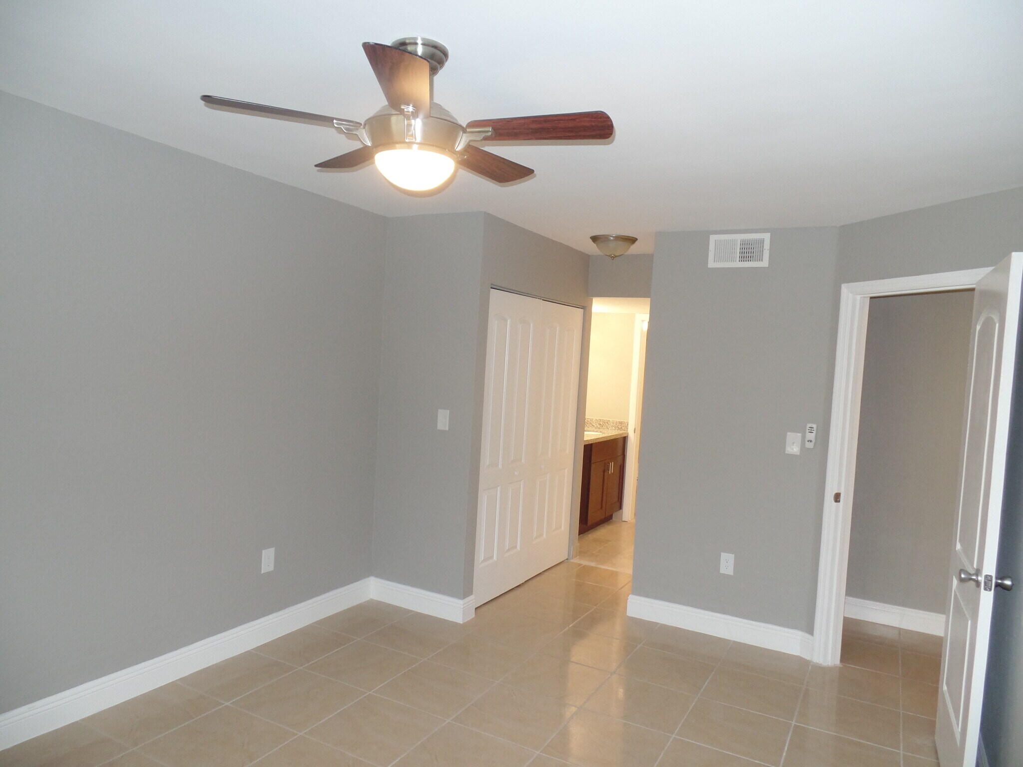 Building Photo - 2890 N Oakland Forest Dr