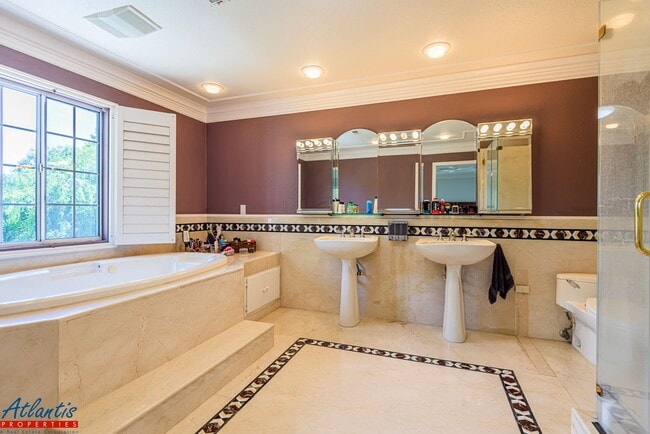 Building Photo - Stunning Home | Desirable Neighborhood | D...