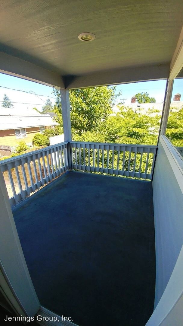 Building Photo - 1527-1527 Lincoln Alley