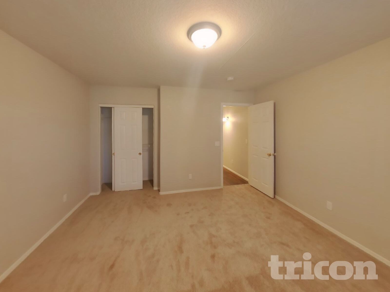 Building Photo - 818 E Tucci St