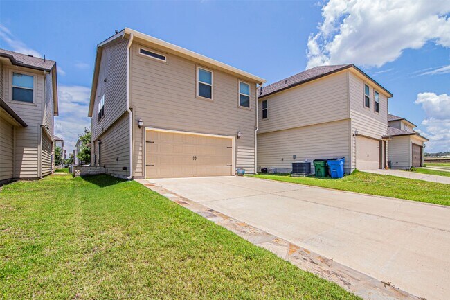 Building Photo - 133 Buckthorn Dr