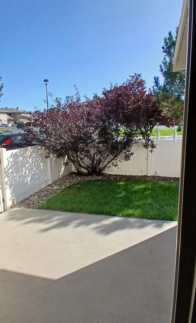 Building Photo - 672 Theresea Ct