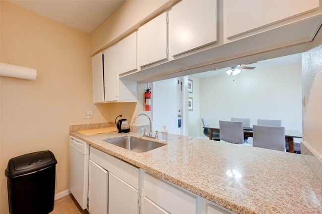 Building Photo - 8433 Hearth Dr