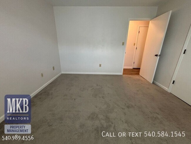 Building Photo - 2527 Gatehouse Ln