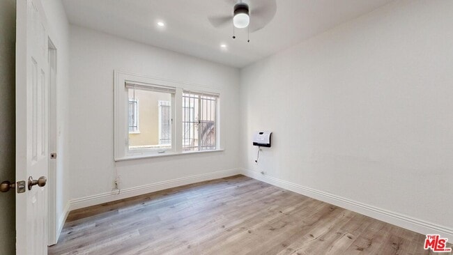 Building Photo - 2318 1/2 W Jefferson Blvd