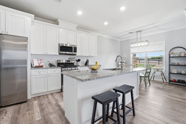 Building Photo - 4254 Mesa Dr
