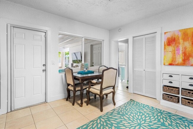 Building Photo - 342 NE 7th Ave