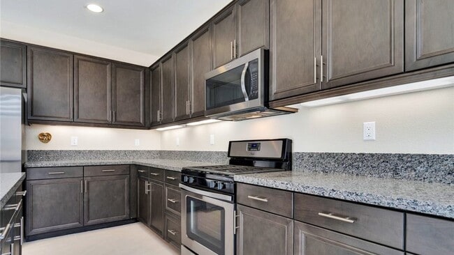 Building Photo - 4959 Camarillo Ln