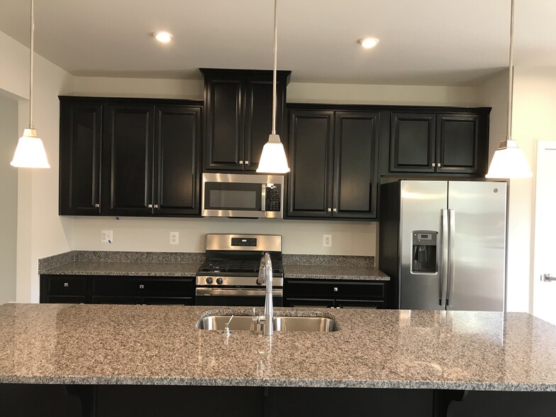 Building Photo - 7817 Cove Point Dr
