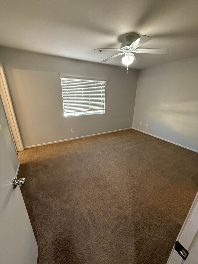 Building Photo - Move-In Ready 2BR / 2.5BA Condo for Rent – Villas Serena